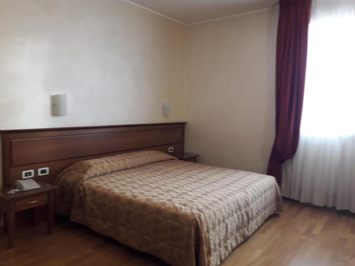 Albergo Ristorante Campanile Azzurro Villafranca Padovana Eksteriør billede